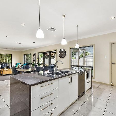 Accommodation On Lansell 1 Being Unit 1 Of 6 Lansell Street Mount Gambier Eksteriør billede