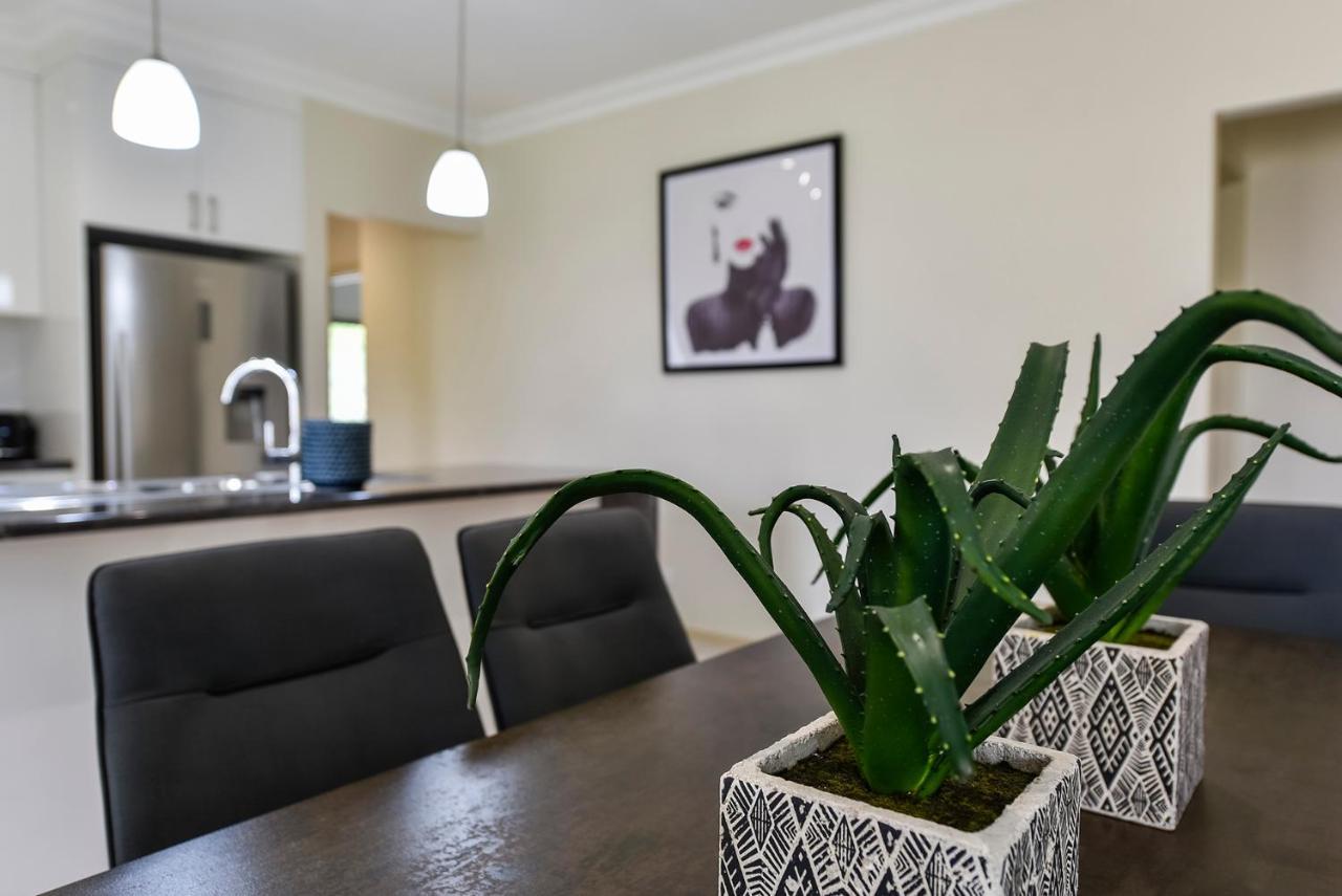 Accommodation On Lansell 1 Being Unit 1 Of 6 Lansell Street Mount Gambier Eksteriør billede