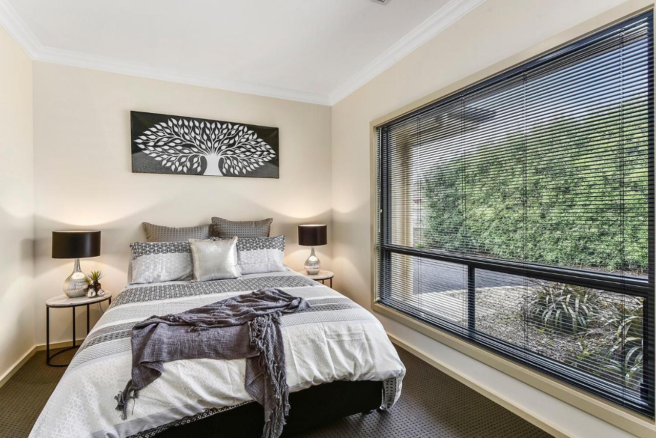 Accommodation On Lansell 1 Being Unit 1 Of 6 Lansell Street Mount Gambier Eksteriør billede