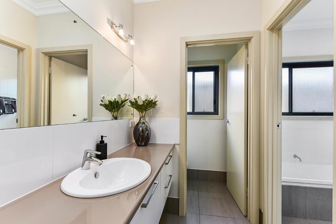 Accommodation On Lansell 1 Being Unit 1 Of 6 Lansell Street Mount Gambier Eksteriør billede
