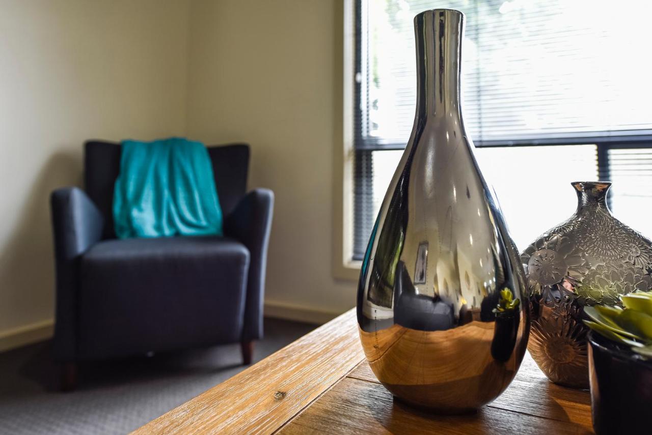 Accommodation On Lansell 1 Being Unit 1 Of 6 Lansell Street Mount Gambier Eksteriør billede