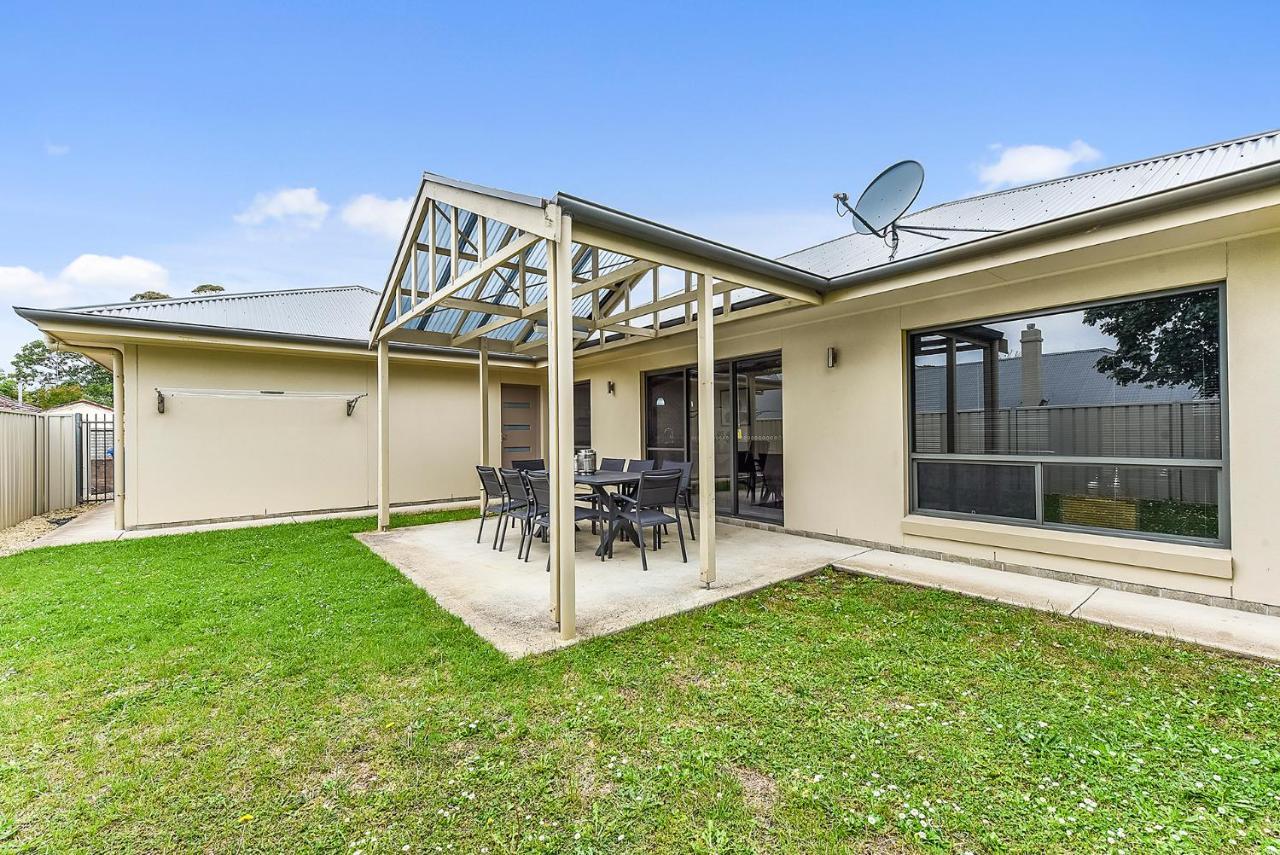 Accommodation On Lansell 1 Being Unit 1 Of 6 Lansell Street Mount Gambier Eksteriør billede